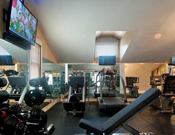 Gymnasium and fitness center distributed audio